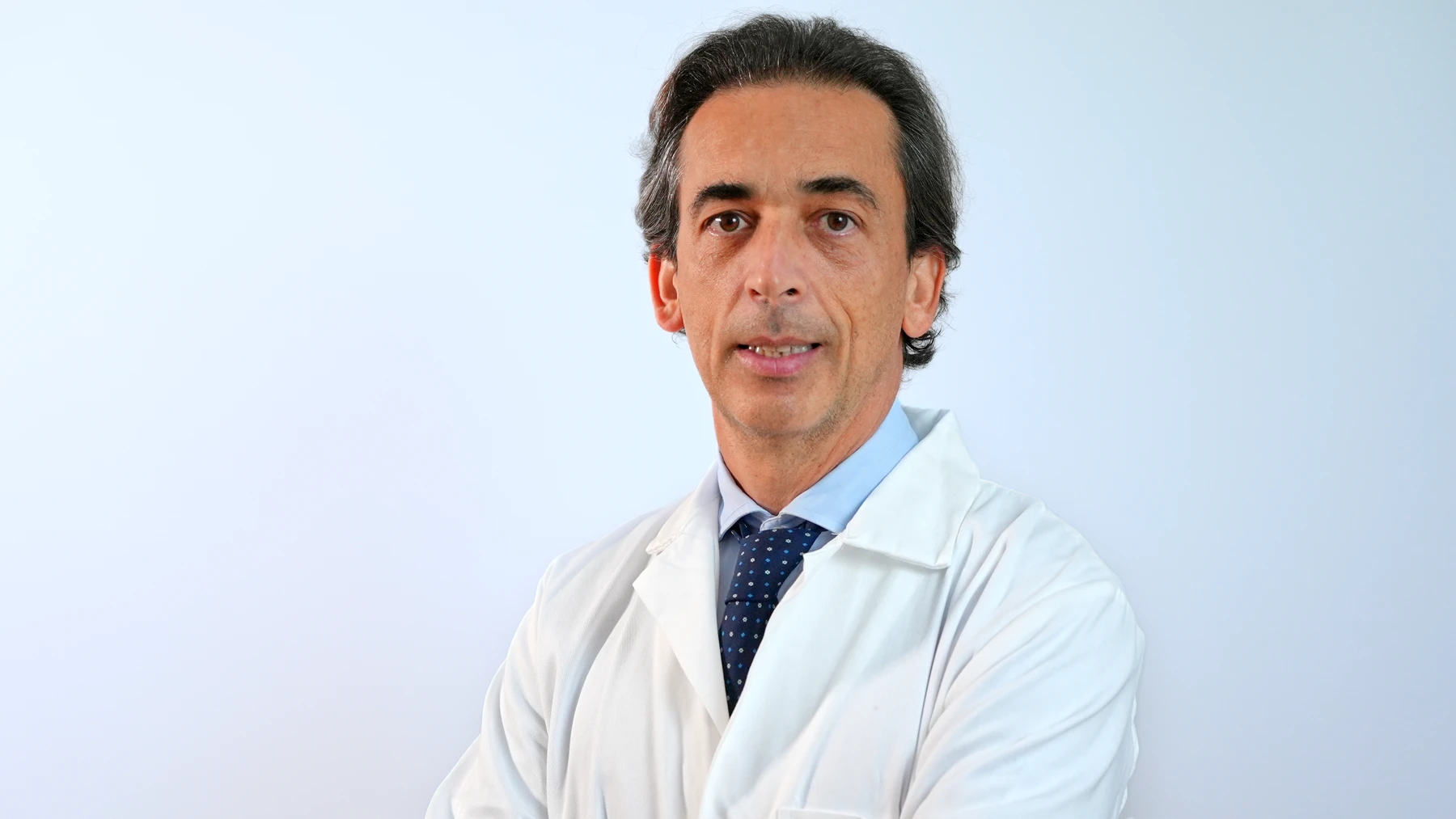 Paolo in camice presso Vision Medica